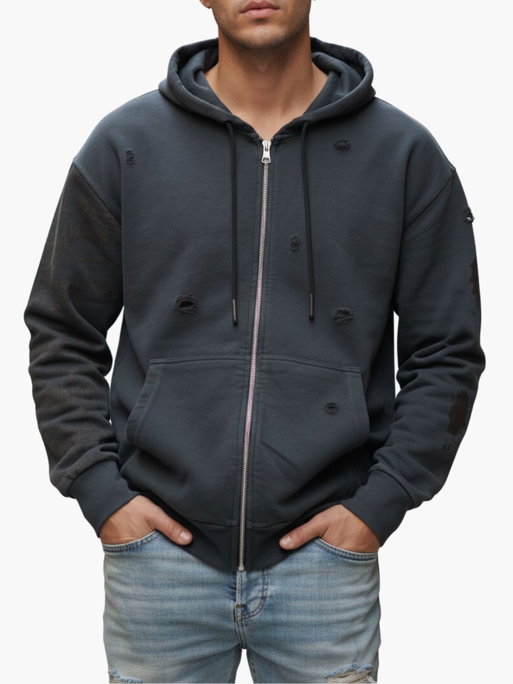 קפוצ׳ון רוכסן אפור בהיר של טי-בון עם קפוצ׳ון שרוכים כיס קנגורו קדמי וגימור שטיפה עם קרעים קטנים מפוזרים