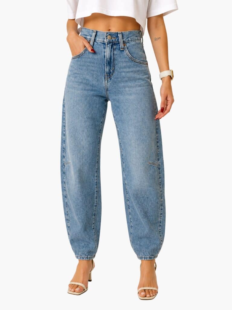 ג'ינס Levi's Barrel בגוון כחול בהיר גזרה גבוהה ורחבה עם רצועת התאמה אחורית
