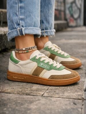 נעלי סניקרס נשים פולו ראלף לורן דגם Army בצבע שמנת עם שילוב זמש ירוק וחום וסוליית גומי, מבט מלמעלה ומהצד