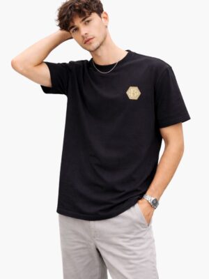 חולצת טי שירט שחורה לגבר BALR עם לוגו משושה בגווני זהב בחזית