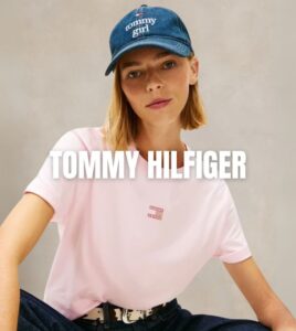 חולצת טי ורודה וכובע טומי הילפיגר Tommy Hilfiger לאישה