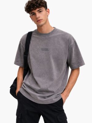 חולצת טי שירט אפורה לגבר באלר (BALR) במראה משופשף עם לוגו 4B גדול בגב