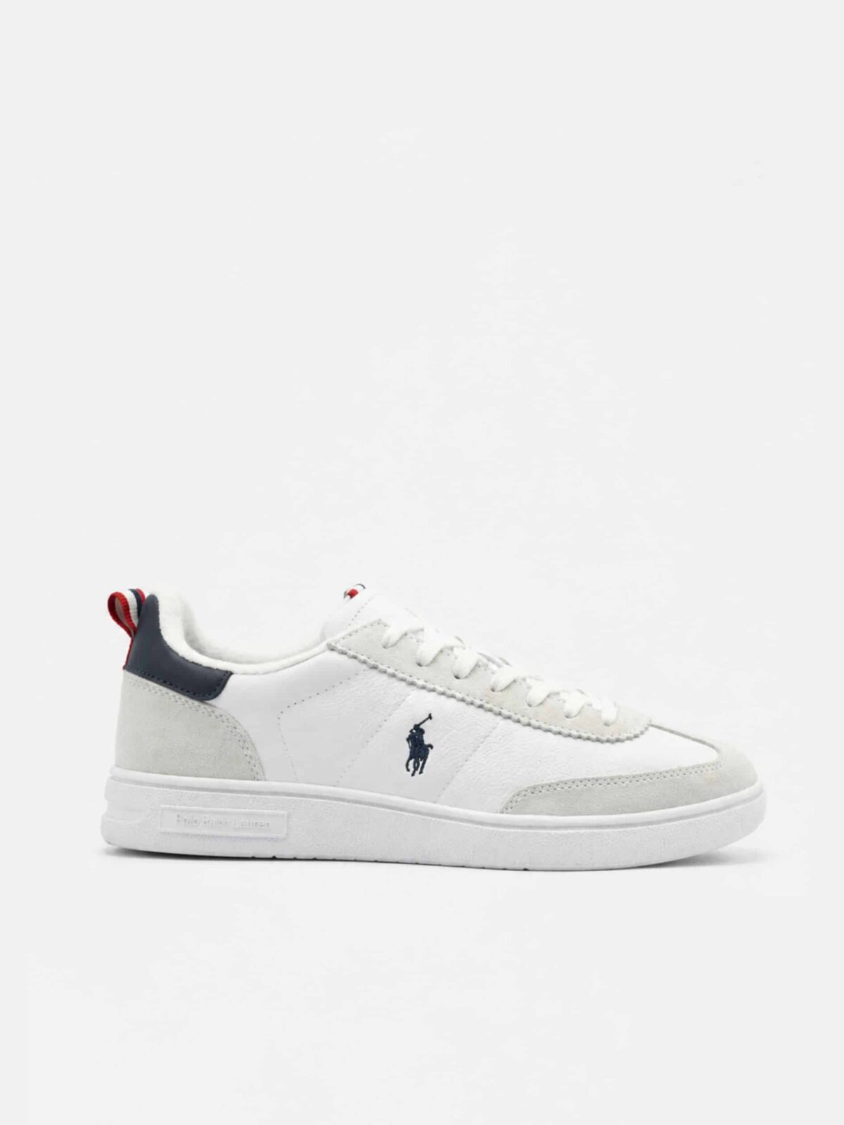 נעלי סניקרס Court לגברים בצבע לבן של המותג Polo Ralph Lauren במבט צד