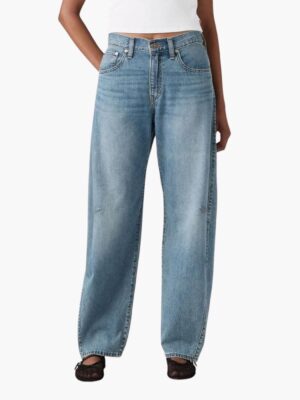 ג'ינס Levi's Cinch Barrel בגוון כחול בהיר גזרה גבוהה ורחבה עם רצועת התאמה אחורית