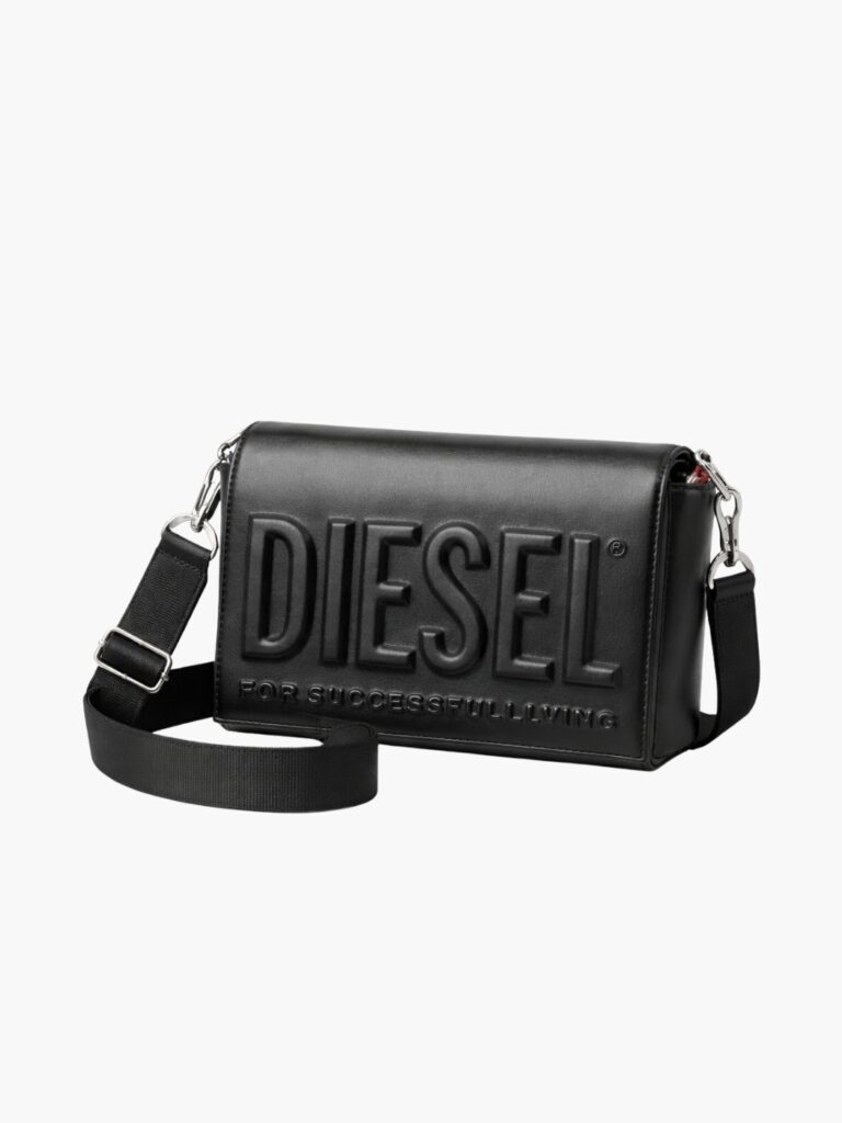 תיק צד שחור לנשים של דיזל עם לוגו מוטבע גדול ורצועה רחבה