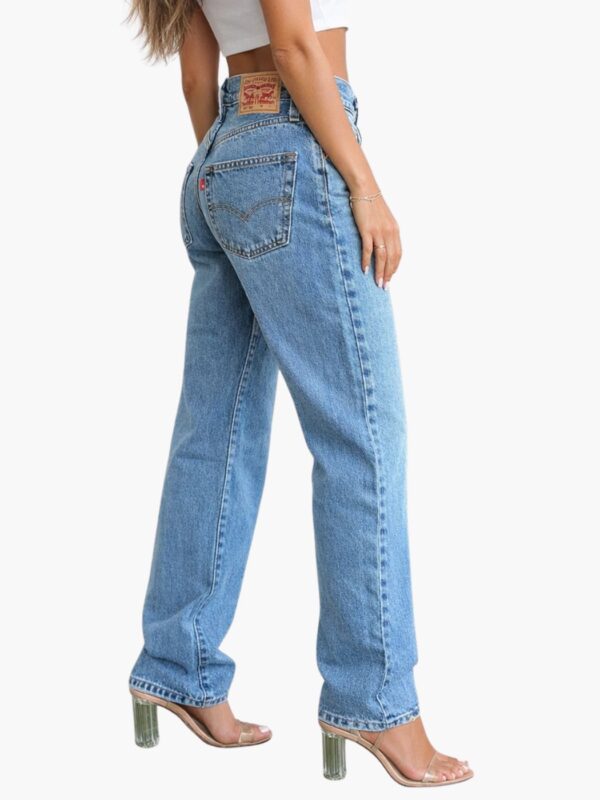 ג'ינס Levi's 501 דגם A1959-0109 בגוון כחול בהיר גזרה ישרה קלאסית עם סגירת כפתורים