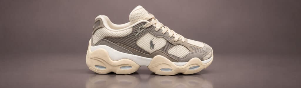 נעלי סניקרס פולו ראלף לורן (Polo Ralph Lauren) לגברים בצבע אפור זמש בשילוב רשת ולוגו שחור