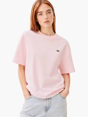 חולצת טי שירט לקוסט ורוד בהיר לוגו רקום Lacoste
