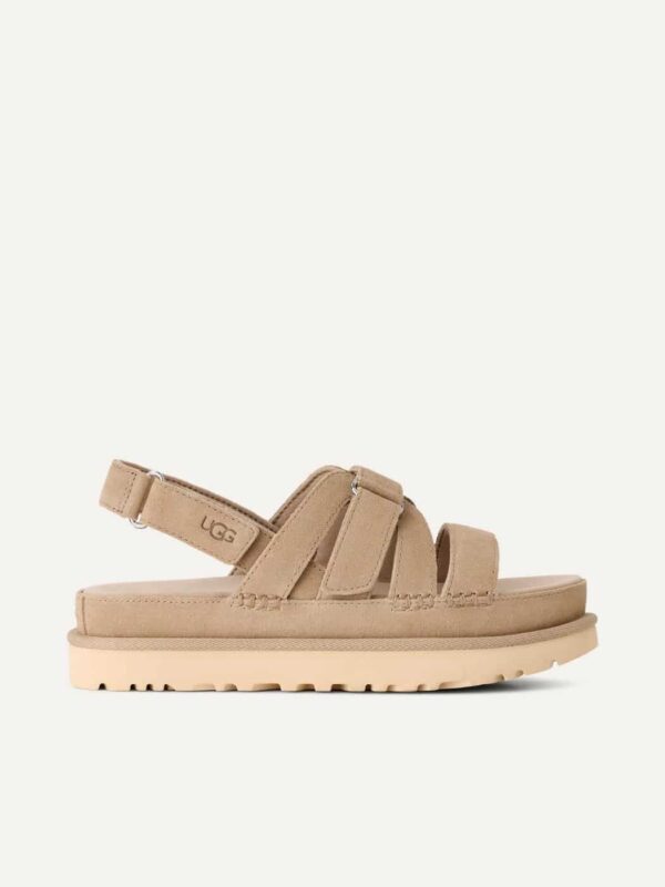 סנדלי פלטפורמה UGG מדגם Goldenstar Gleam בגוון בז' דריפטווד עם רצועות זמש וסוליה ארגונומית למראה קיצי ונוח.