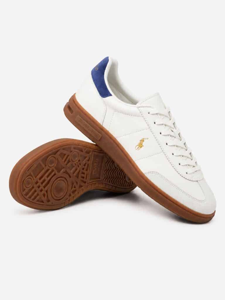 נעלי סניקרס מעור לבן מבית פולו ראלף לורן (Polo Ralph Lauren) עם סוליית דבש חומה ולשונית עקב כחולה