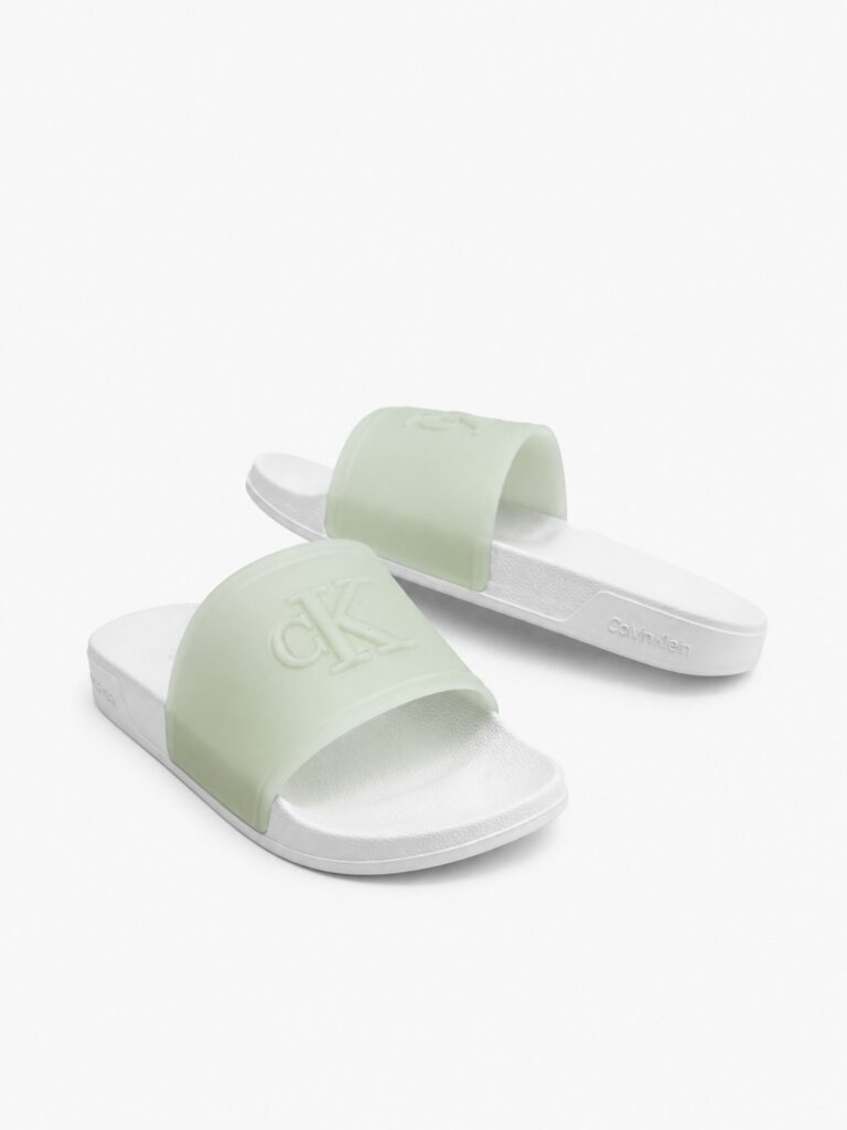 זוג כפכפי סלייד קלווין קליין (Calvin Klein) בצבע ירוק מנטה קייצי, רצועה חצי שקופה עם סוליה בצבע לבן.