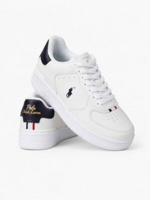נעלי סניקרס מעור לבן מבית פולו ראלף לורן (Polo Ralph Lauren) עם לשונית עקב שחורה וסרט עיטור צבעוני