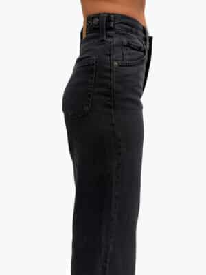ליוויס ג'ינס נשים Cinch Wide-Leg שחור בגזרה רחבה