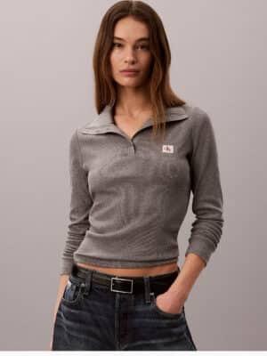 קלווין קליין חולצת פולו נשים אפורה בגזרת Slim Fit