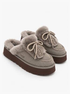 כפכפי UGG Disquette Heritage אפורים עם צ'ארם לוגו ושרוך דקורטיבי