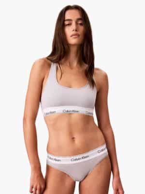 חזיית Calvin Klein Icon Cotton Modal דגם QF8493 בצבע אפור מלנז' על דוגמנית